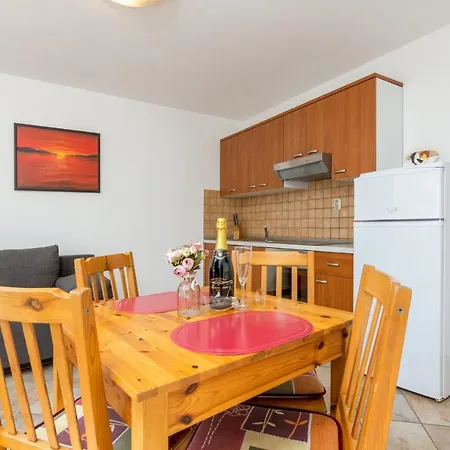 Apartment With A Parking Space - 2274 Medulin