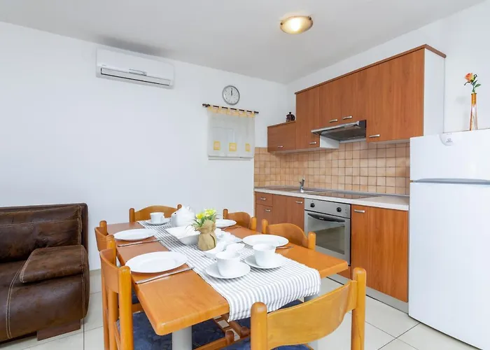 With Parking Space - 2274 Medulin