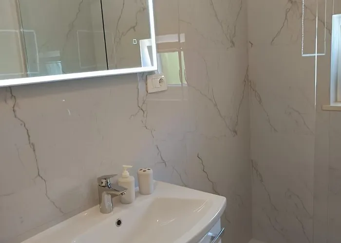 Apartman With Parking Space - 2274 Medulin